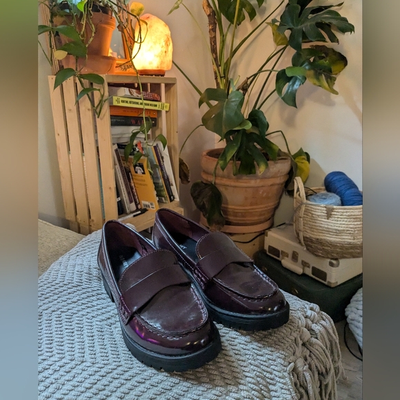 Old navy loafers - Picture 1 of 3